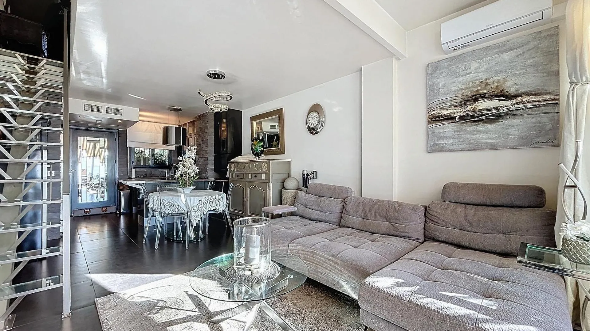 Superbe Duplexe Front De Mer, Acces Direct Aux Plages Cannes 0*,  France