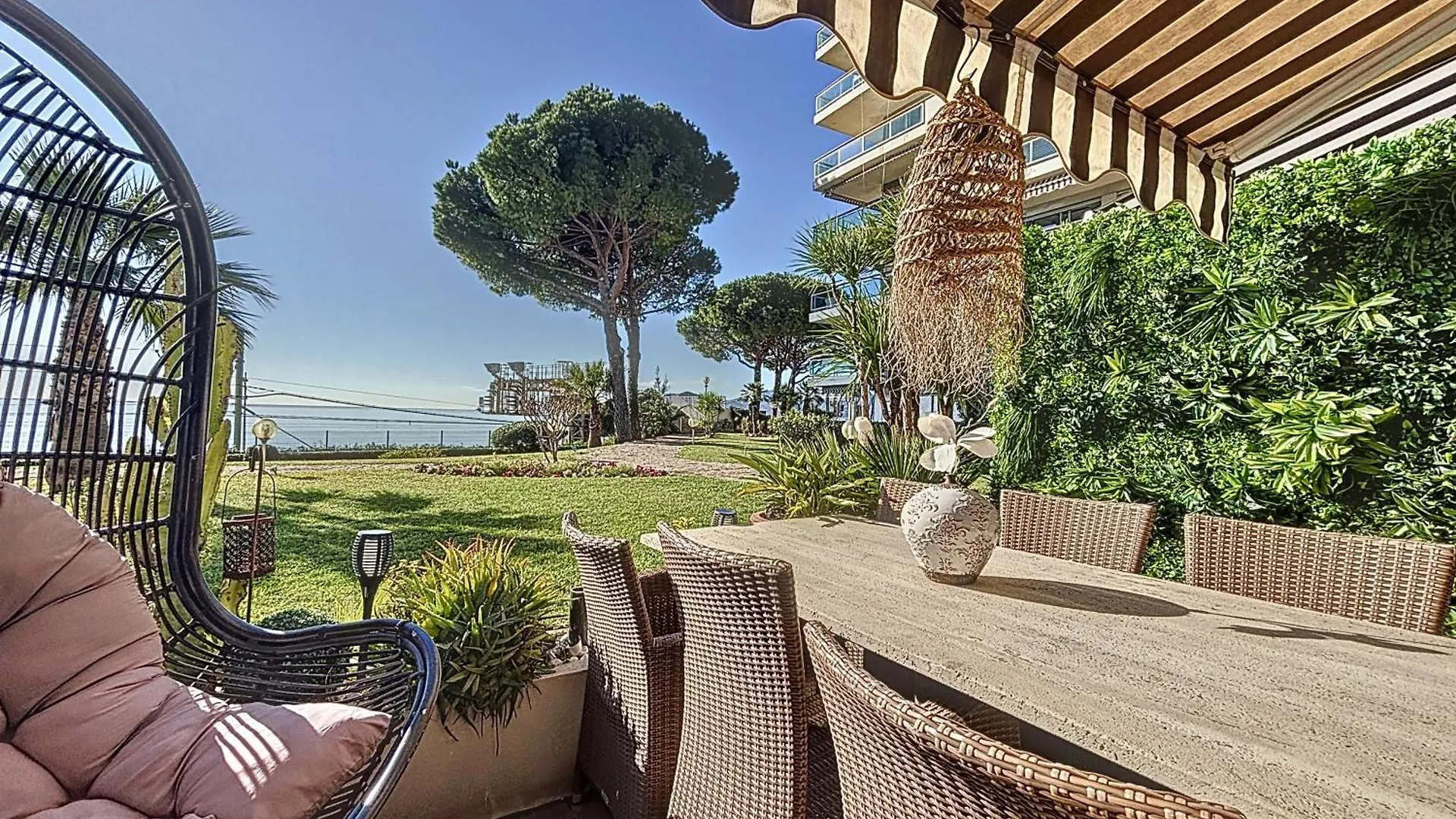Superbe Duplexe Front De Mer, Acces Direct Aux Plages Cannes